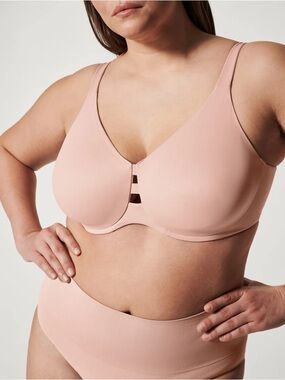 NWT Spanx Low Profile Wireless Minimizer Bra